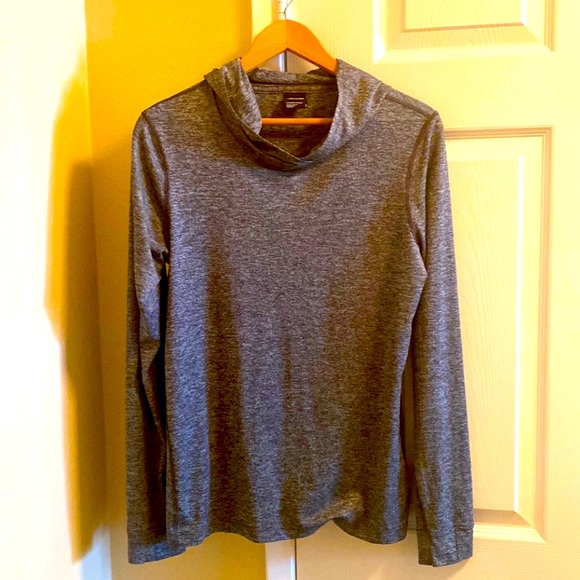 The North Face Women’s Hooded Grey Long-Sleeve Pullover Top
Like new - Picture 1 of 3